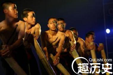 布朗族节日 载歌载舞的布朗族桑衎节