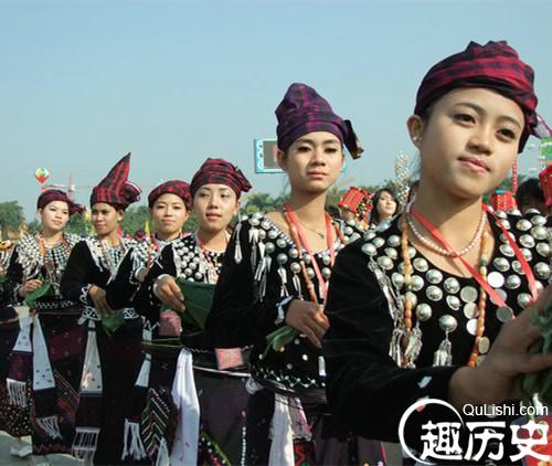 景颇族的目脑节 景颇族的每逢丰年有什么活动？