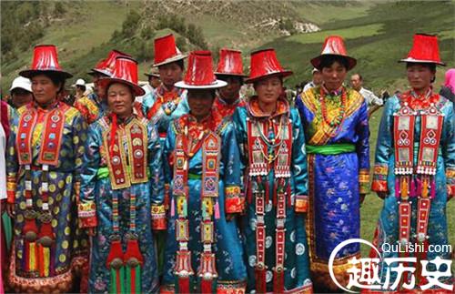 裕固族服饰是什么样的 介绍裕固族服饰