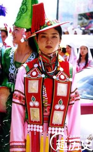 裕固族服饰是什么样的 介绍裕固族服饰
