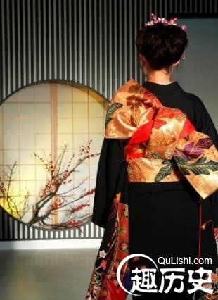 日本和服后面的包包真的是枕头是为方便睡觉吗？