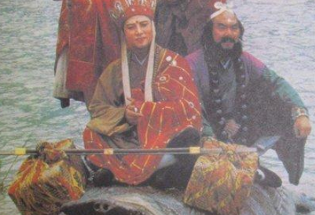 为什么西游记中沙僧总是挑着担子？担子里装着什么东西？