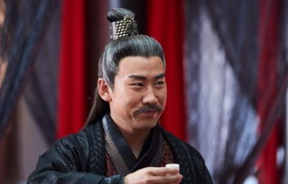 射雕中孪生兄弟裘千丈和裘千仞差距为何如此大