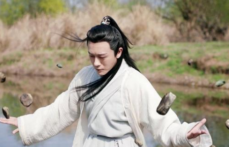 杨过与小龙女有后代吗？有人猜测他是杨过与小龙女的儿子！