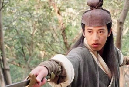 辟邪剑谱不是天下无敌吗？为什么岳不群练了辟邪剑法却不敌令狐冲？