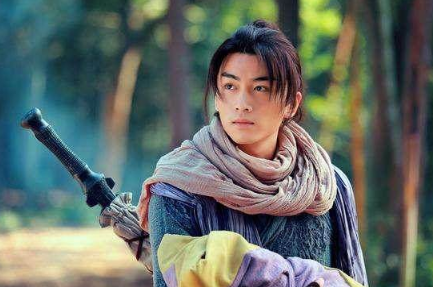 杨过为什么会将自己的武器玄铁重剑送人呢 里面到底有什么深意