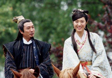 《天下第一》中铁胆神候为什么不敢杀死曹公公？为了素心？