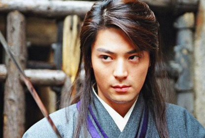 《天下第一》中铁胆神候为什么不敢杀死曹公公？为了素心？