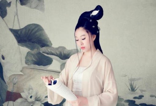 《点绛唇&middot;波上清风》的作者是谁？此作者才能堪比李清照！