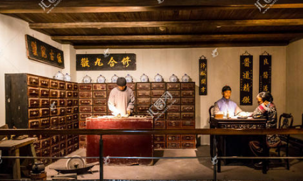 关于药商竞富有什么寓言故事?故事教会了什么道理?