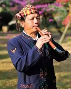 景颇族洞巴是什么东西？景颇山寨里的故事！