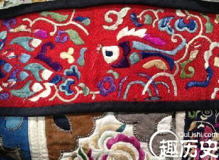 布依族服饰 背带为什么是布依最纯美的绣品